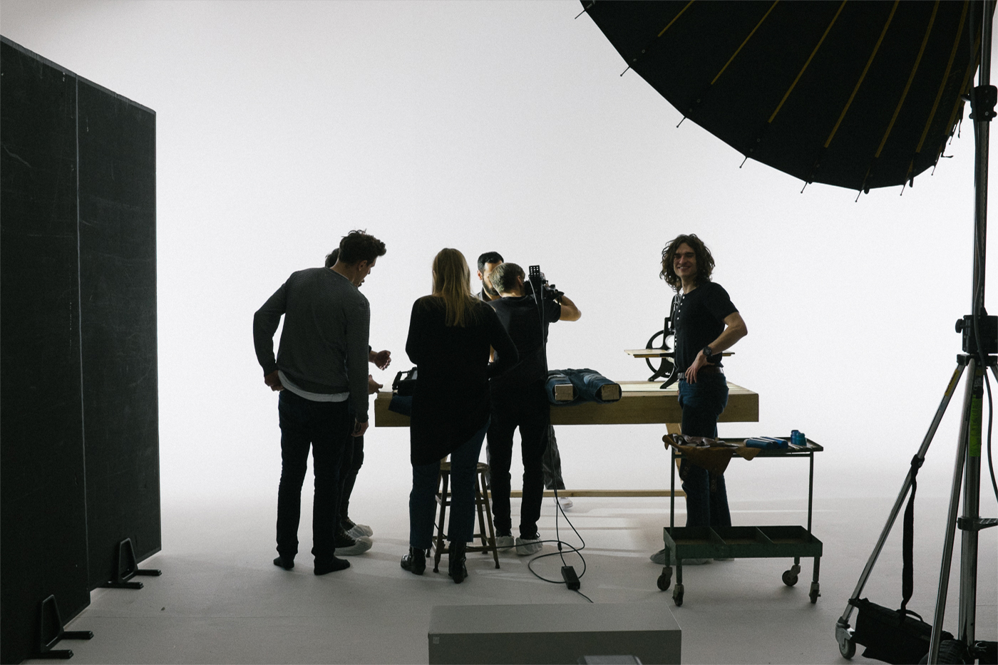 AMI-Studio-Closed-Hobo-Denim-behind-the-scenes-video-2