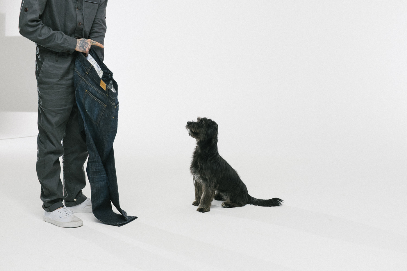 AMI-Studio-Closed-Hobo-Denim-behind-the-scenes-video-4